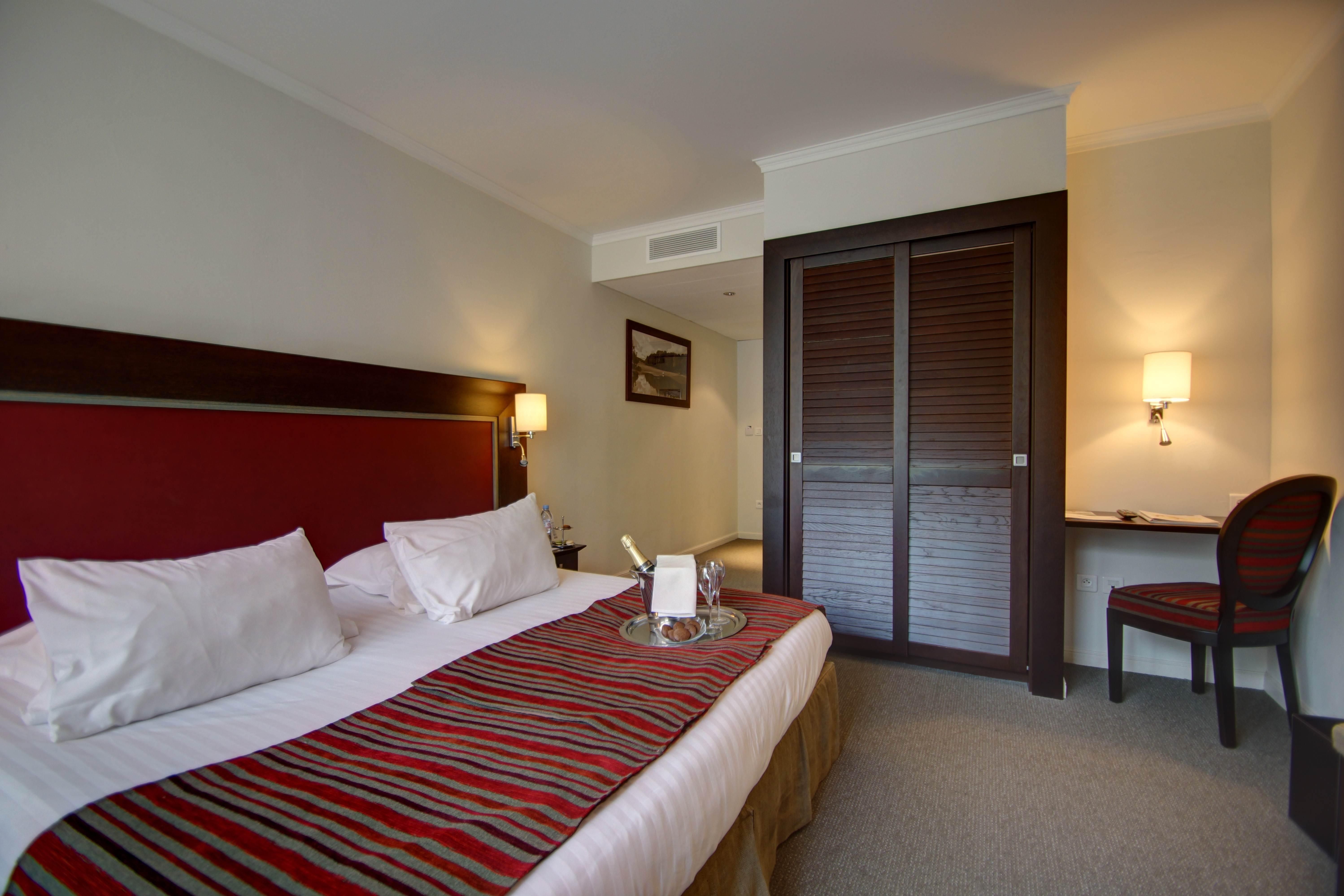 Hotel Du Golf Lumbres エクステリア 写真
